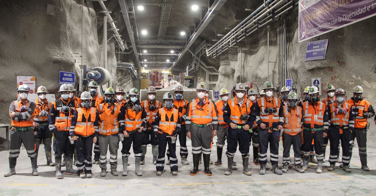 Imagen de trabajadores en una mina