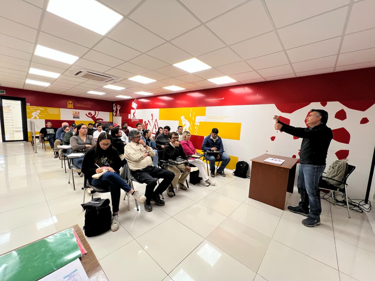 Imagen de trabajadores en una mina