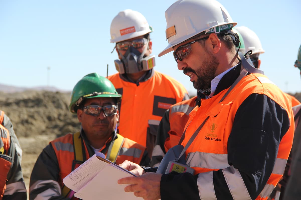 Imagen de trabajadores en una mina